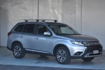 Mitsubishi Outlander 2021 photo 2