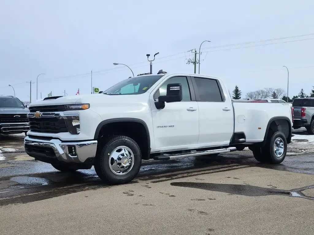 Chevrolet Silverado 3500 2026 photo 2