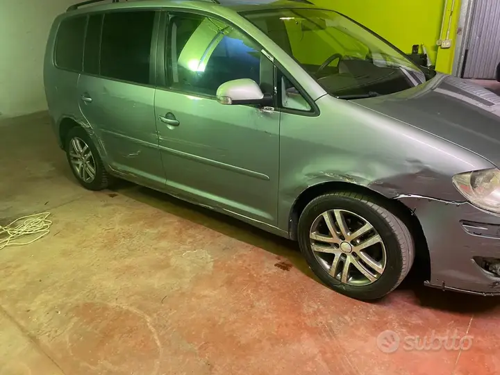 Volkswagen Touran 2009 photo 3