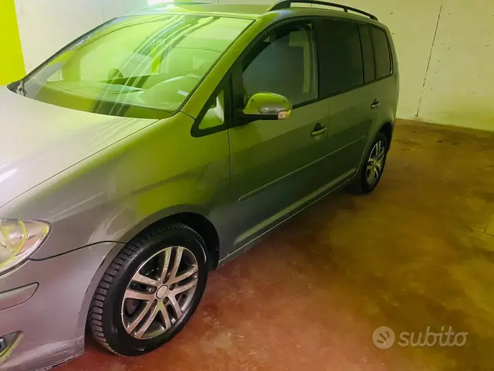Volkswagen Touran 2009 photo 2