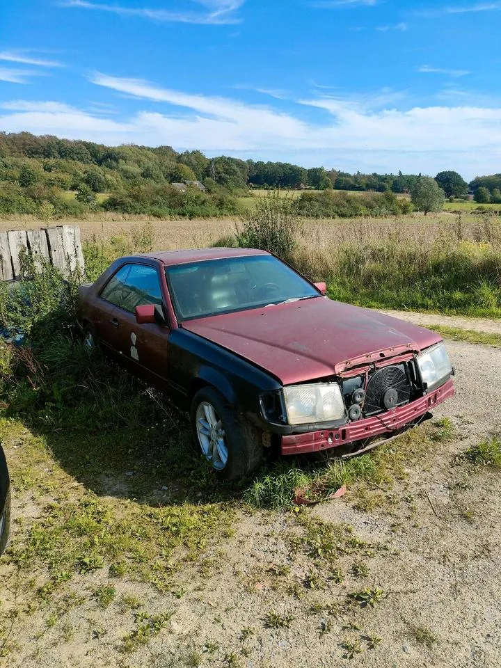 Mercedes-Benz C124 Coupe