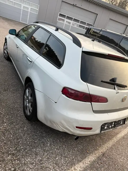 Alfa Romeo 159 2010 photo 2