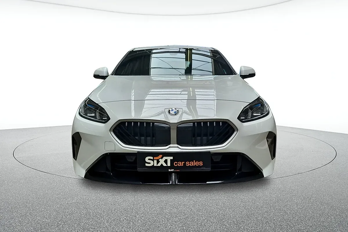 BMW 1 Series 2025 photo 2