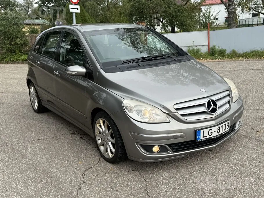 Mercedes-Benz B180