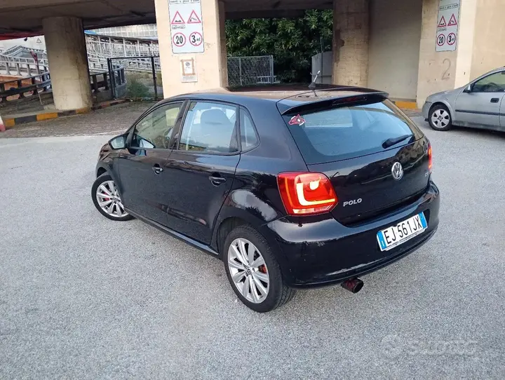 Volkswagen Polo 2011 photo 2