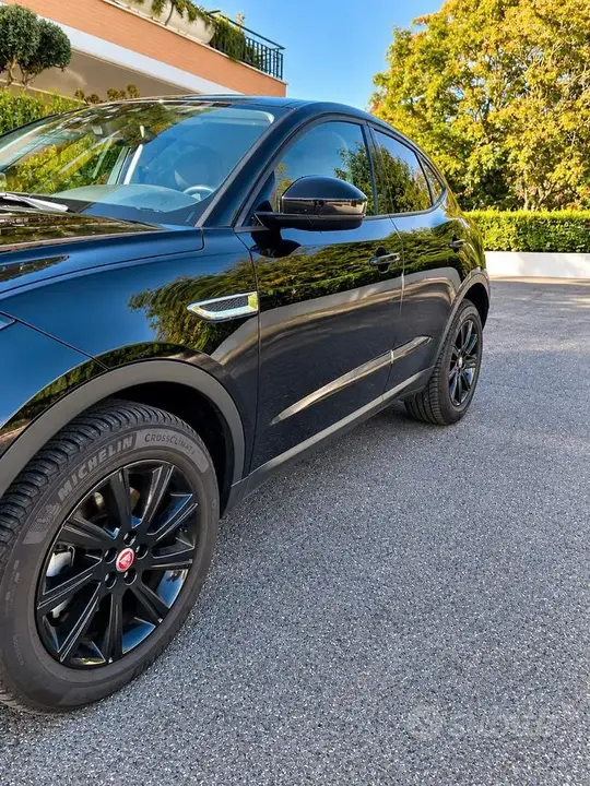 Jaguar E-Pace 2020 photo 5