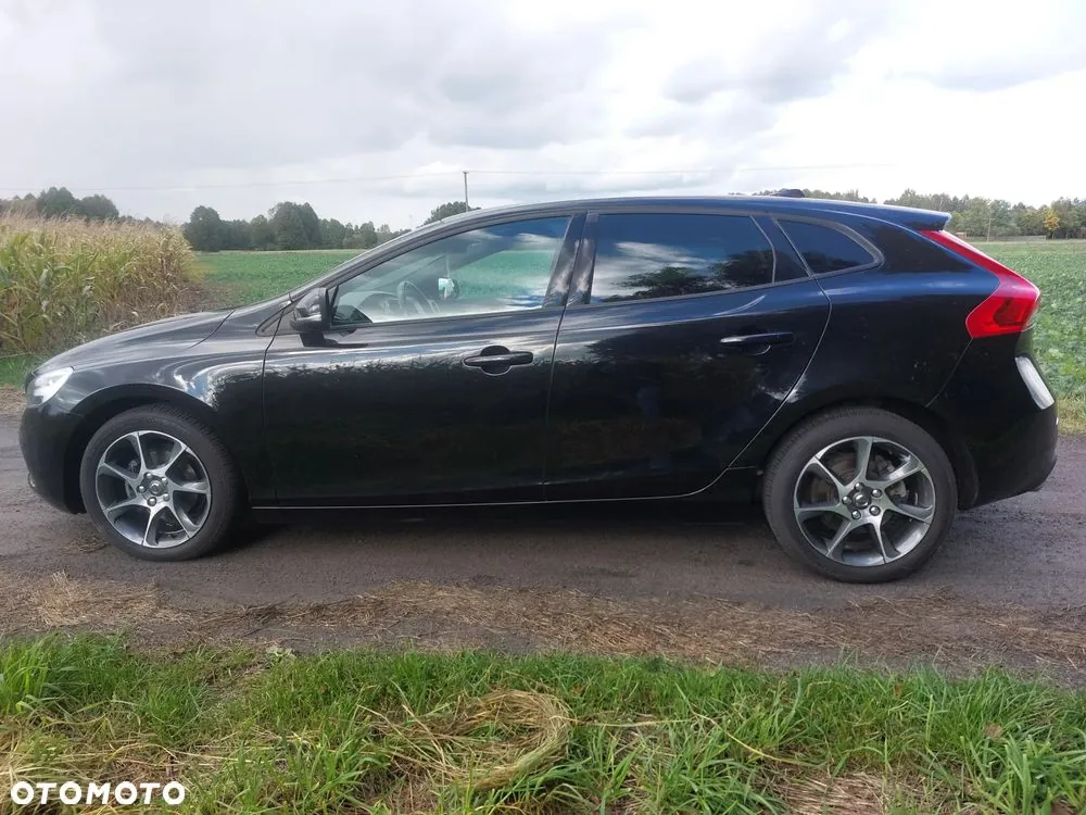 Volvo V40 2019 photo 2