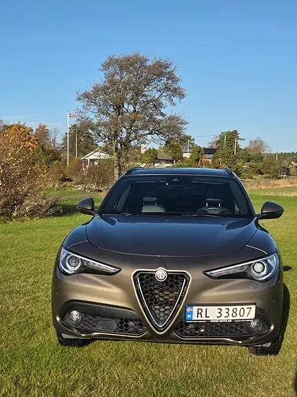 Alfa Romeo Stelvio 2018 photo 2