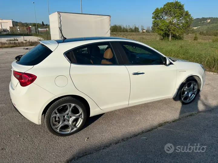 Alfa Romeo Giulietta 2013 photo 3