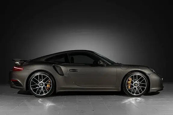 Porsche 911 Turbo S 2018 photo 2