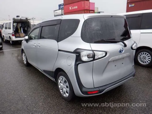 Toyota Sienta 2017 photo 3