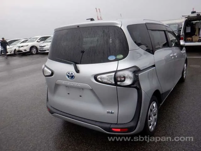 Toyota Sienta 2017 photo 4