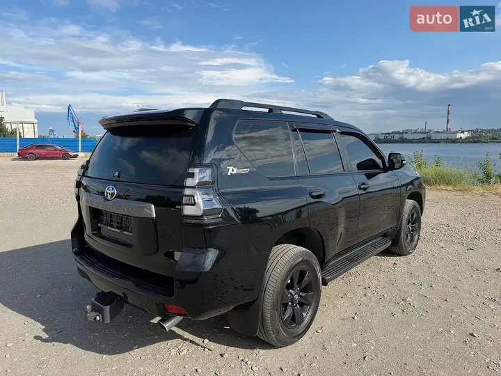 Toyota Land Cruiser Prado 2017 photo 5