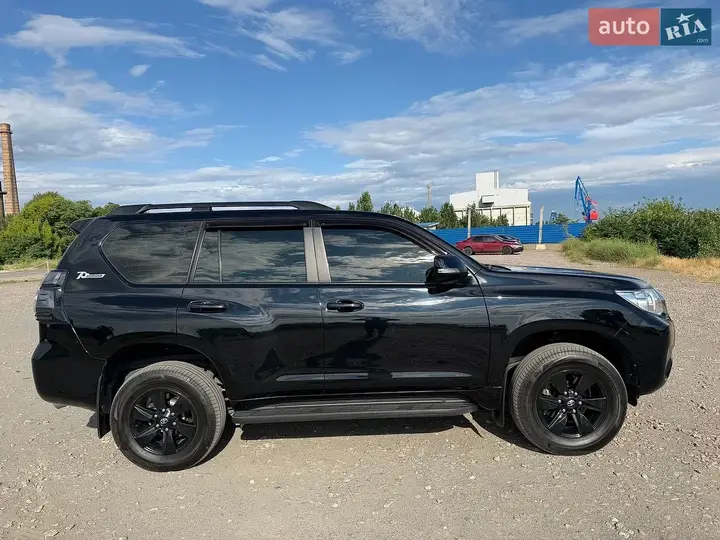 Toyota Land Cruiser Prado 2017 photo 4