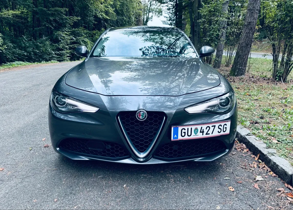 Alfa Romeo Giulia 2018 photo 2