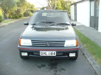 Peugeot 205 1990 photo 3