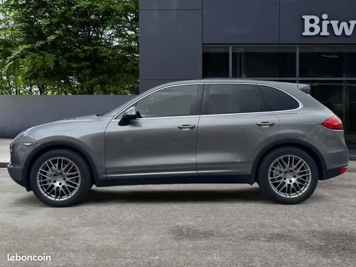 Porsche Cayenne 2012 photo 2