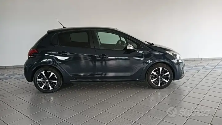 Peugeot 208 2019 photo 4