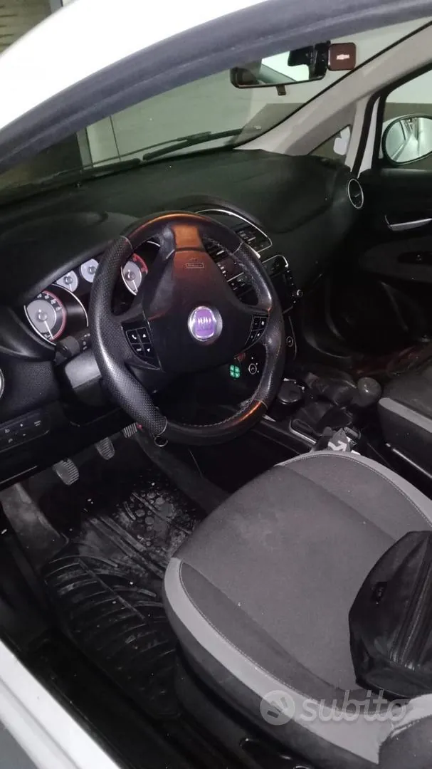 Fiat Grande Punto 2009 photo 4