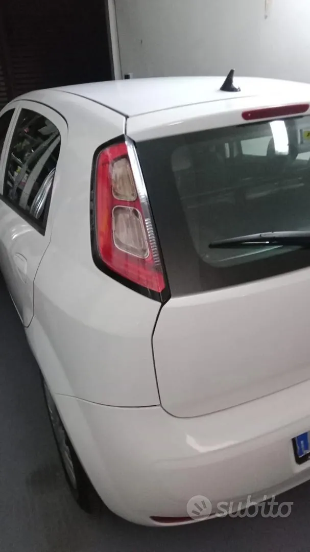 Fiat Grande Punto 2009 photo 2