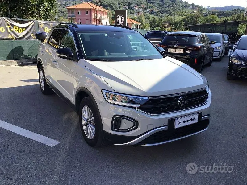 Volkswagen T-Roc 2023 photo 3