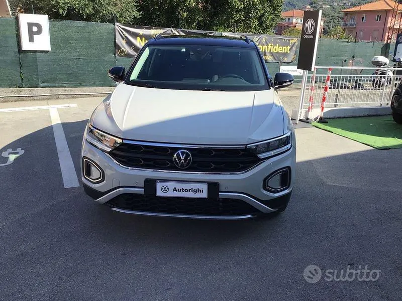 Volkswagen T-Roc 2023 photo 2