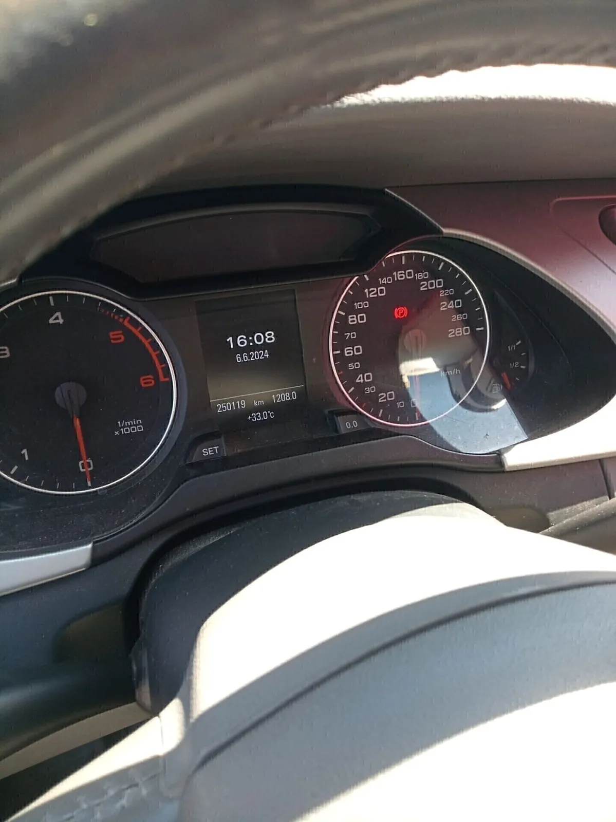Audi A4 2011 photo 2
