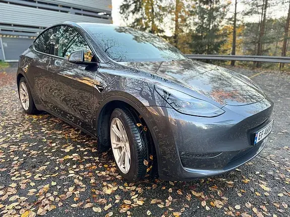 Tesla Model Y 2023 photo 3