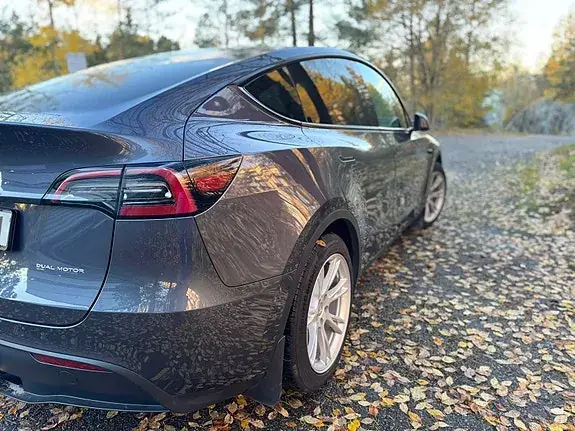 Tesla Model Y 2023 photo 4