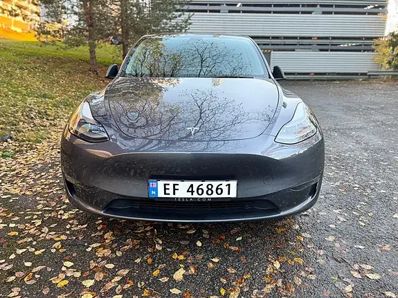 Tesla Model Y 2023 photo 2