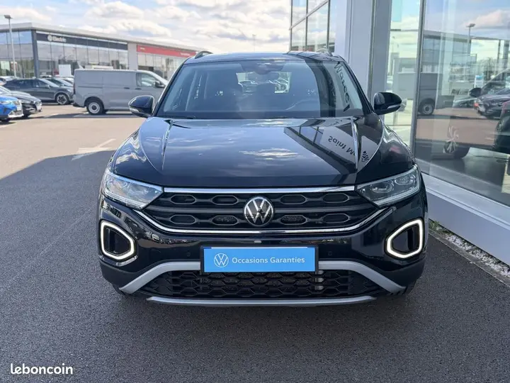 Volkswagen T-Roc 2023 photo 2