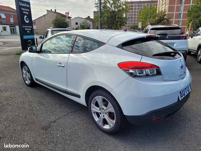 Renault Megane 2011 photo 2