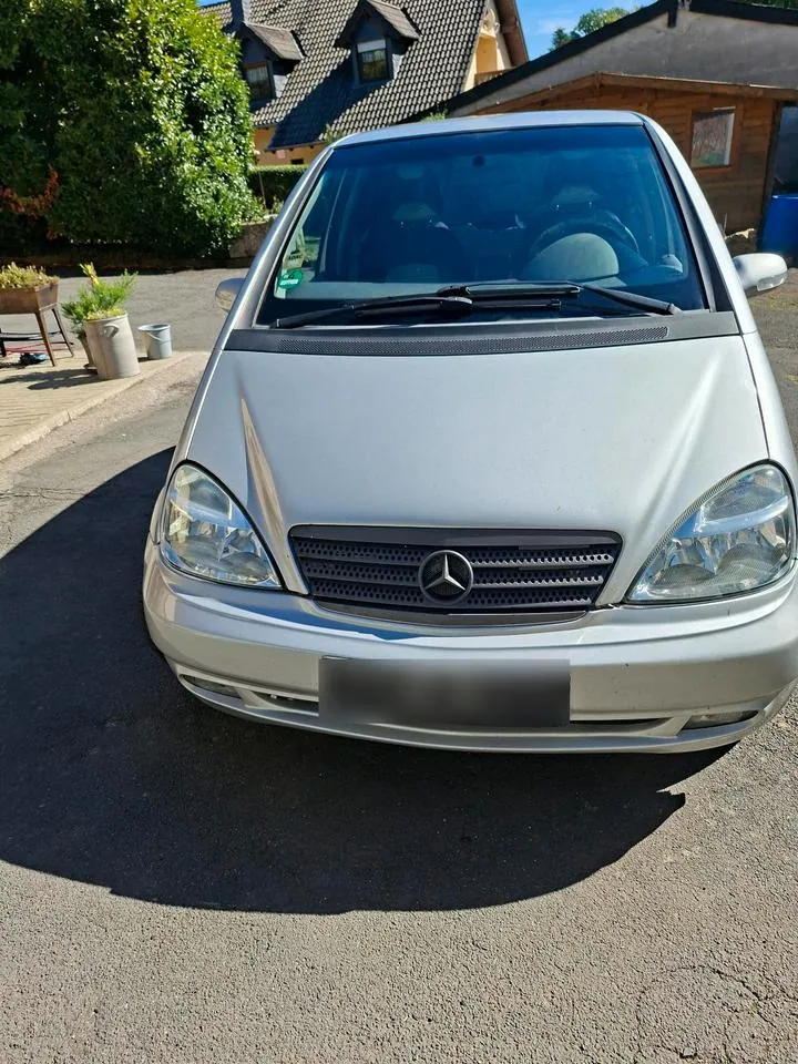 Mercedes-Benz A210