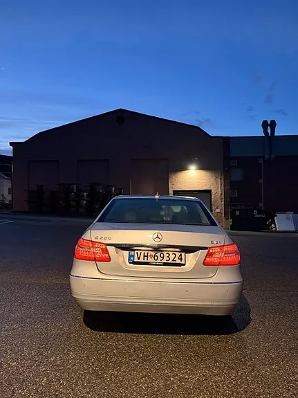 Mercedes-Benz E200 D 2010 photo 5