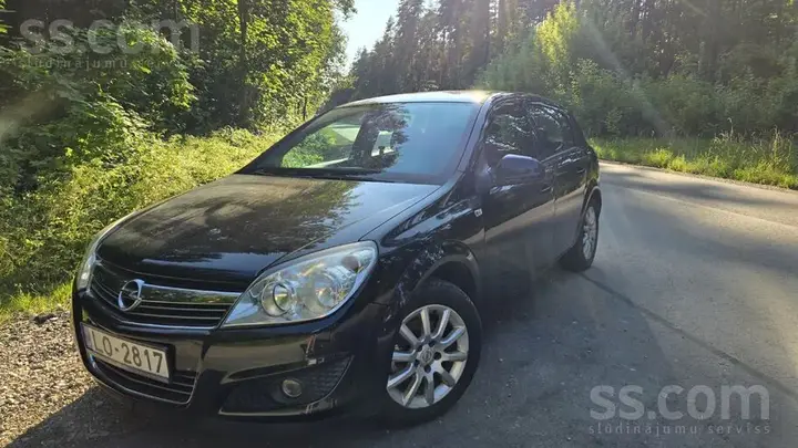 Opel Astra 2010 photo 5
