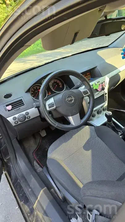 Opel Astra 2010 photo 3