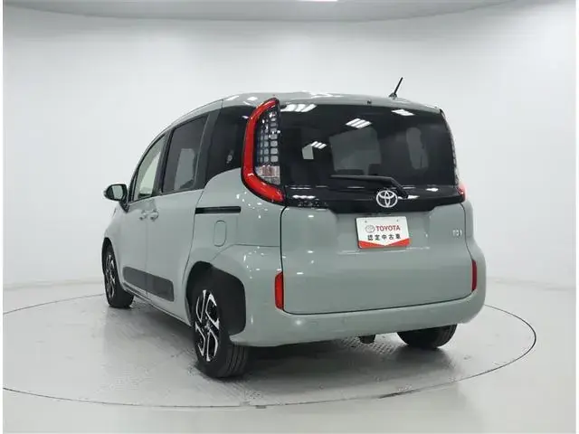 Toyota Sienna Hybrid Z 2023 photo 2