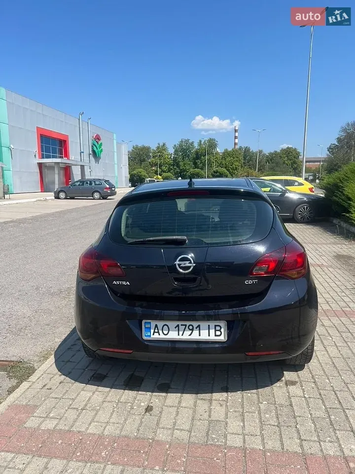 Opel Astra 2010 photo 5