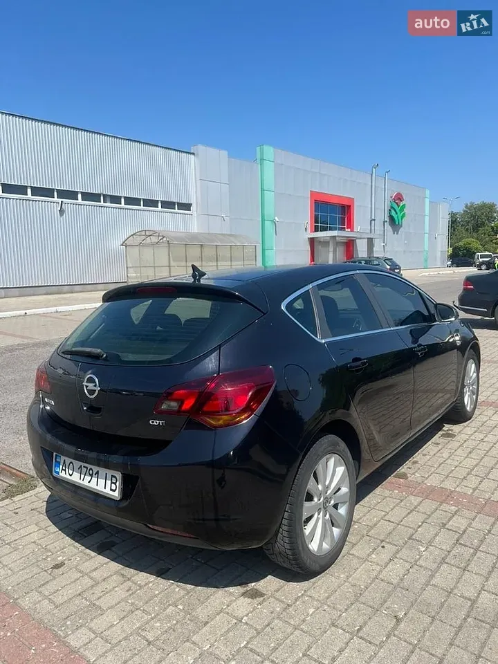 Opel Astra 2010 photo 4