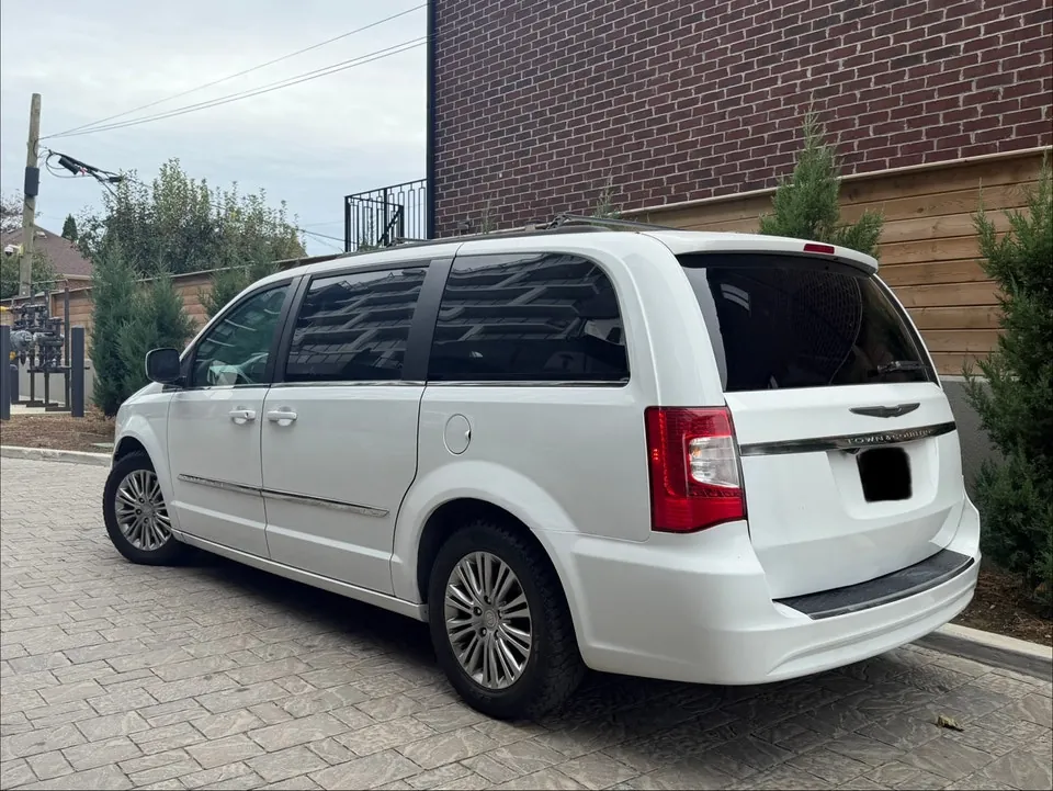 Chrysler Town & Country 2014 photo 5