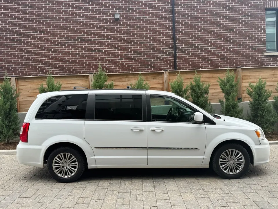 Chrysler Town & Country 2014 photo 4