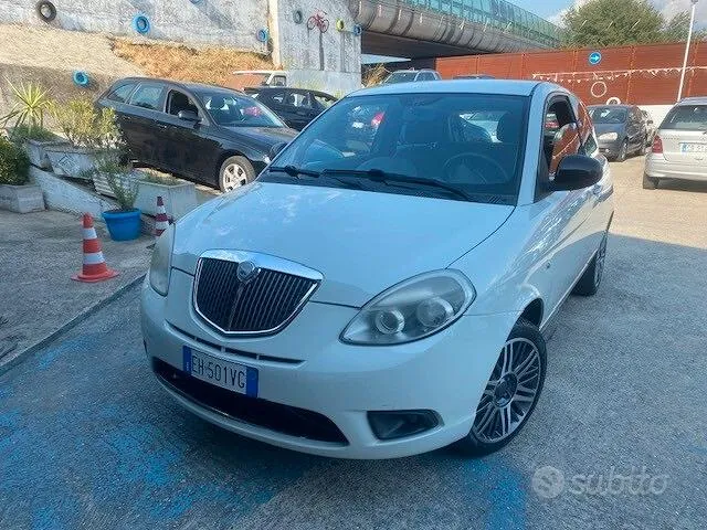 Lancia Ypsilon
