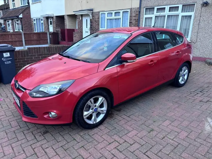 Ford Focus 2012 photo 2