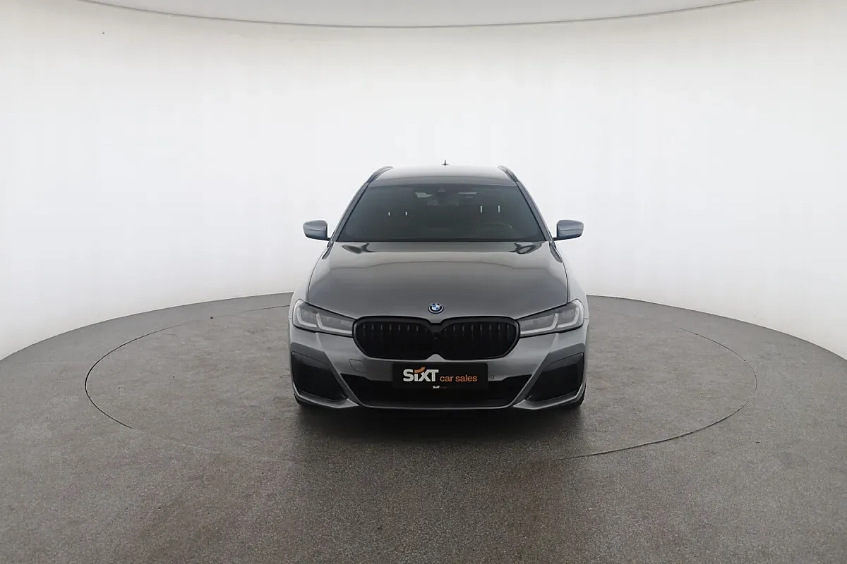 BMW 5 Series 2023 photo 2
