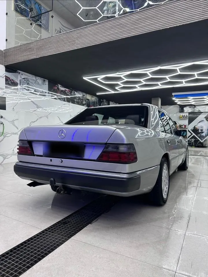 Mercedes-Benz 320E