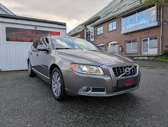 Volvo V70 2012 photo 2