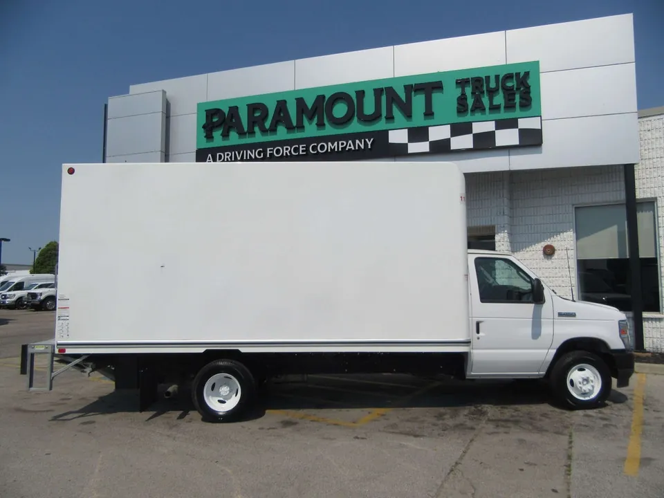 Ford E-450 2023 photo 2