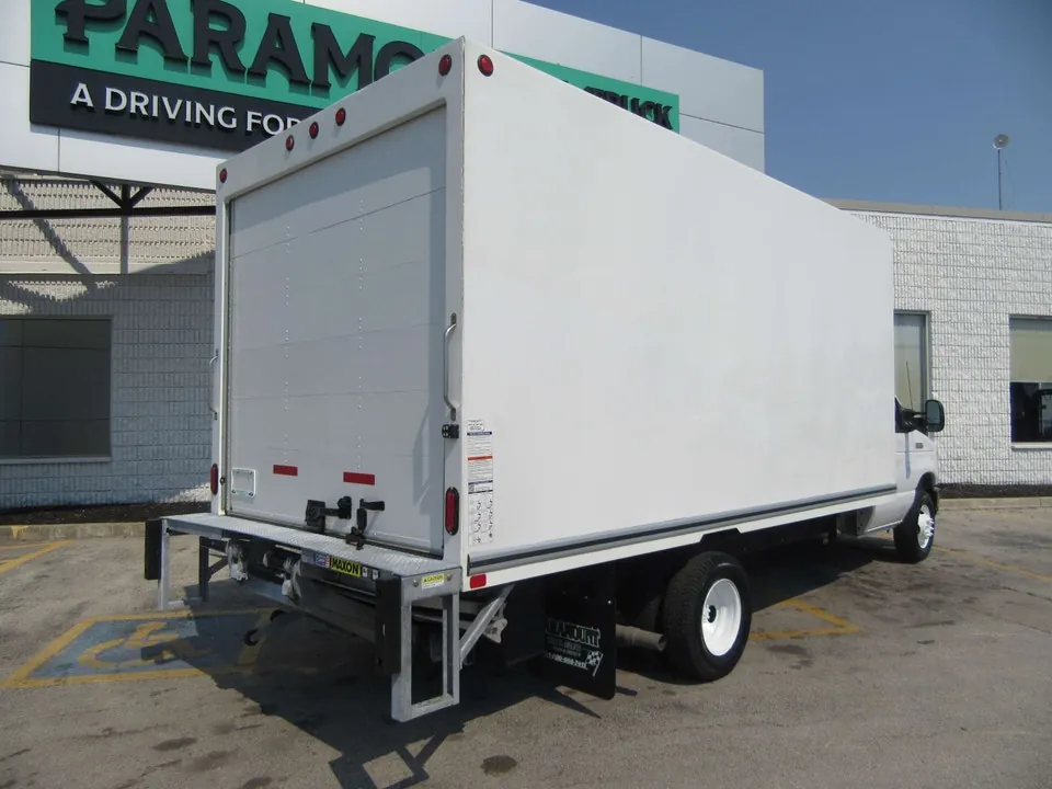 Ford E-450 2023 photo 3