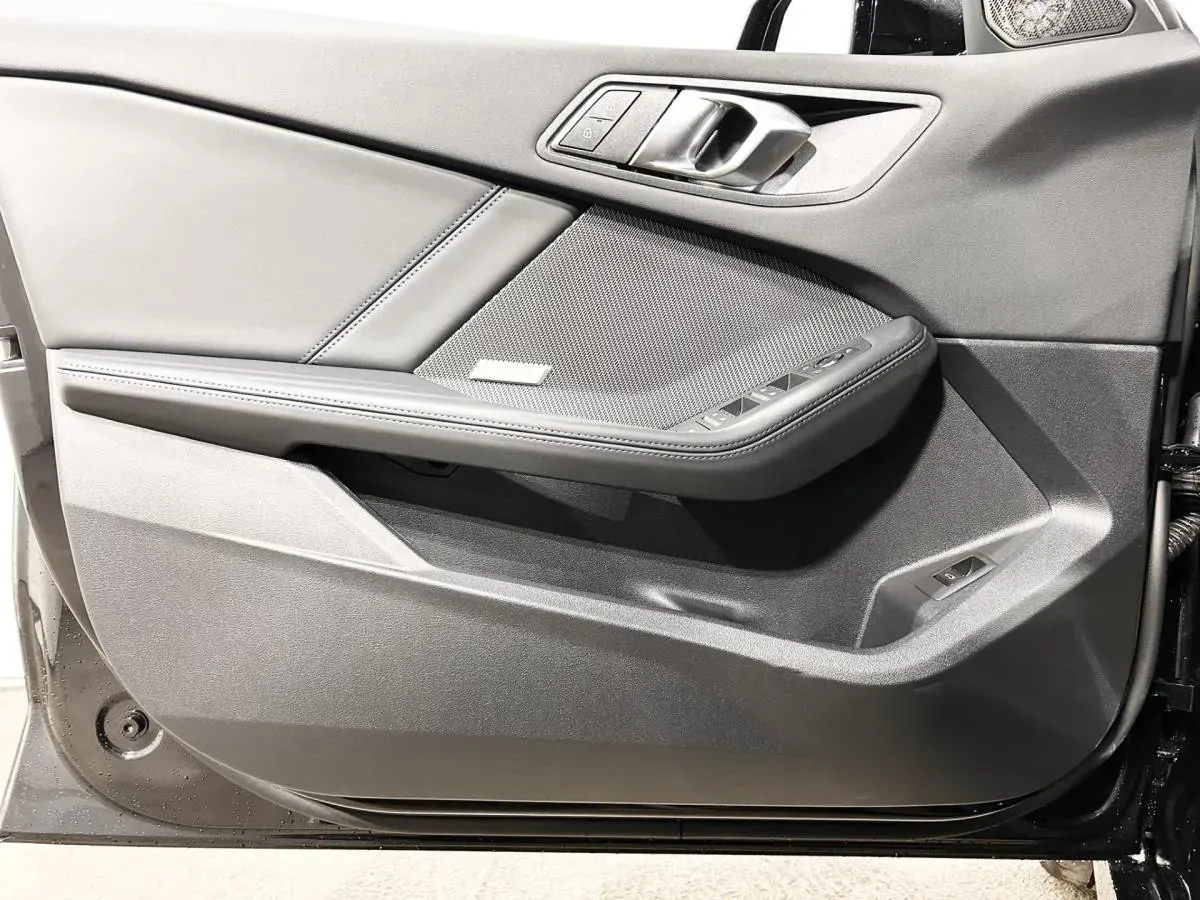 BMW 1 Series 2025 photo 4
