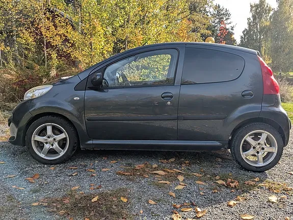 Peugeot 107 2009 photo 2